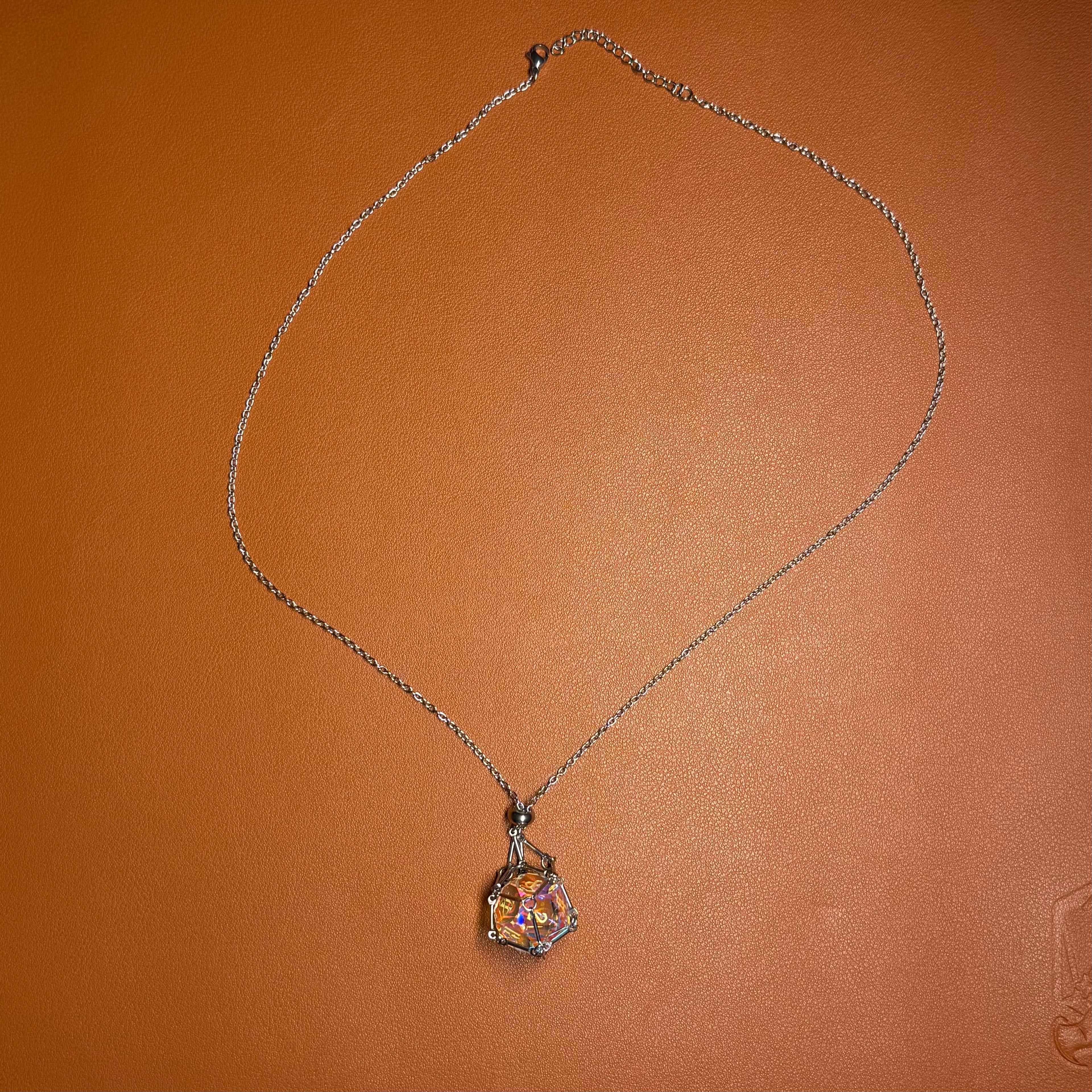 "Schrein des Schicksals" – W20 Edelstahl-Kette